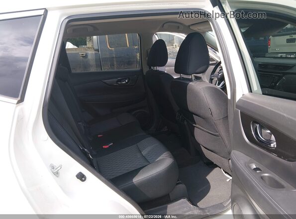 KNMAT2MT4HP570663 2017 NISSAN ROGUE White Widok naklejki z numerem VIN