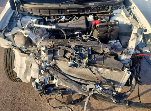 KNMAT2MT4JP622976 2018 NISSAN ROGUE White Widok komory silnika