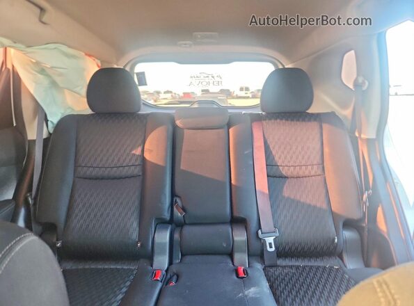KNMAT2MT4JP622976 2018 NISSAN ROGUE White Widok tylnych siedzeń