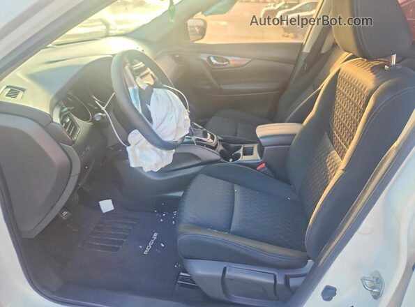 KNMAT2MT4JP622976 2018 NISSAN ROGUE White Widok wnętrza z przodu