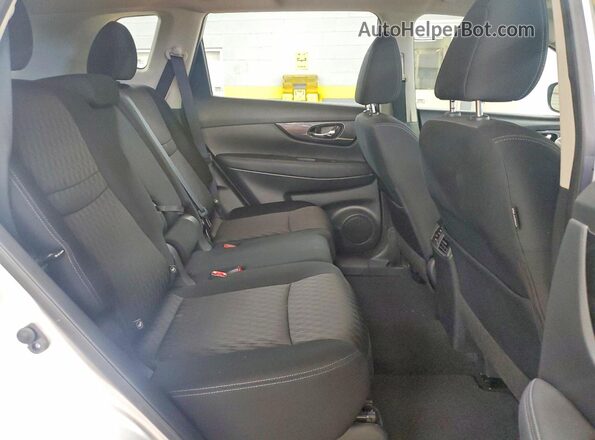KNMAT2MT5HP537638 2017 NISSAN ROGUE Silver უკანა სალონის ხედი