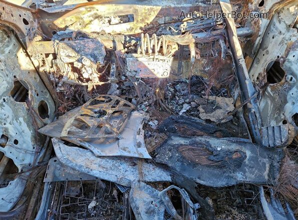 KNMAT2MT5HP553709 2017 NISSAN ROGUE Пожар Вид панели приборов