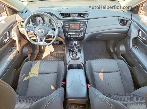 KNMAT2MT5HP605632 2017 NISSAN ROGUE Blue Front interior view