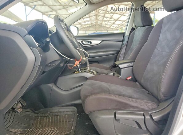 KNMAT2MT6GP694187 2016 NISSAN ROGUE Серебряный Вид салона спереди