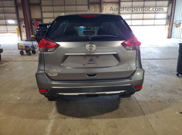 KNMAT2MT6HP502851 2017 NISSAN ROGUE Silver Widok z tyłu