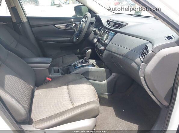 KNMAT2MT6HP582314 2017 NISSAN ROGUE White Front interior view