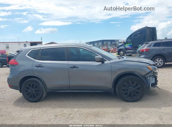 KNMAT2MT6HP609012 2017 NISSAN ROGUE Gray Widok wnętrza z tyłu