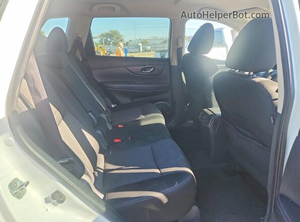 KNMAT2MT6JP600008 2018 NISSAN ROGUE White Widok wnętrza z tyłu
