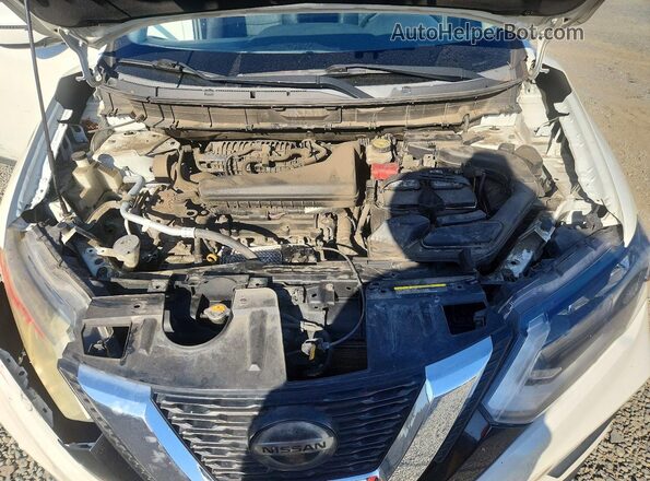 KNMAT2MT6JP600008 2018 NISSAN ROGUE White Widok komory silnika