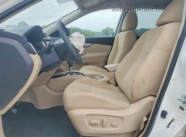 KNMAT2MT7GP620647 2016 NISSAN ROGUE White Front interior view