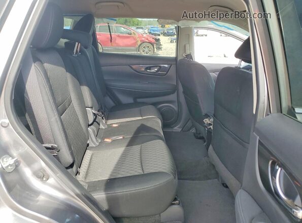 KNMAT2MT7HP571404 2017 NISSAN ROGUE Gray Rear interior view