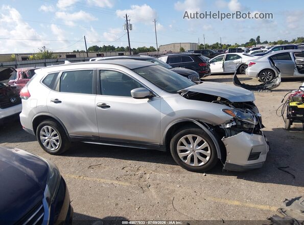 KNMAT2MT7HP608399 2017 NISSAN ROGUE Gray Rear interior view