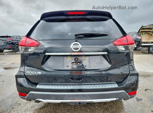 KNMAT2MT7HP615286 2017 NISSAN ROGUE Black Հետևի տեսք
