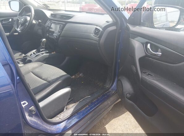 KNMAT2MT7JP533726 2018 NISSAN ROGUE Blue Front interior view