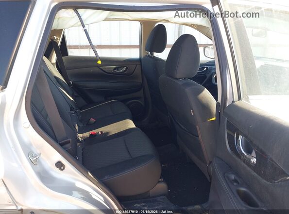KNMAT2MT7JP537842 2018 NISSAN ROGUE Silver Widok naklejki z numerem VIN