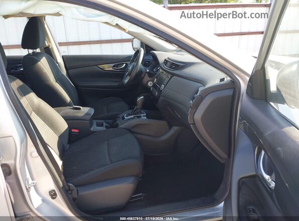 KNMAT2MT7JP537842 2018 NISSAN ROGUE Silver Widok wnętrza z przodu