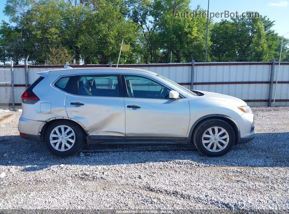 KNMAT2MT7JP537842 2018 NISSAN ROGUE Silver Widok wnętrza z tyłu