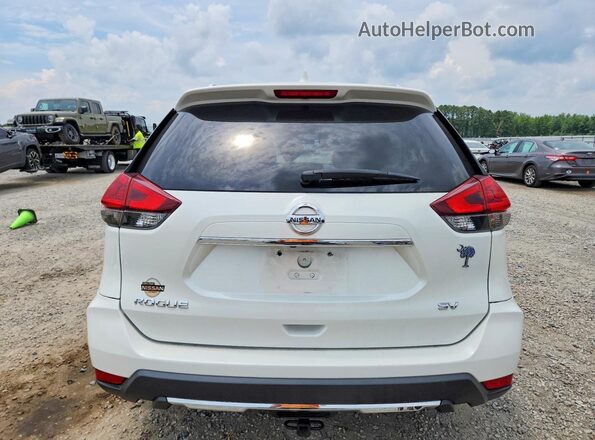 KNMAT2MT7JP565933 2018 NISSAN ROGUE White Հետևի տեսք