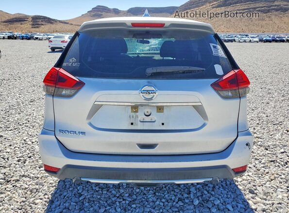 KNMAT2MT8HP574358 2017 NISSAN ROGUE Серебряный Вид сзади