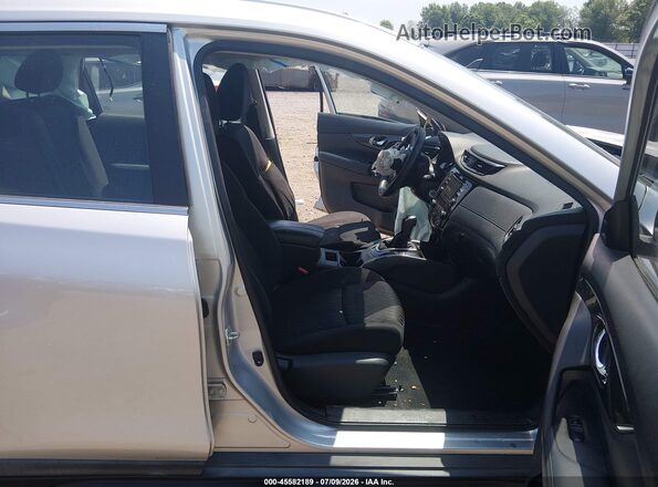 KNMAT2MT8HP615670 2017 NISSAN ROGUE Silver Вид салону спереду