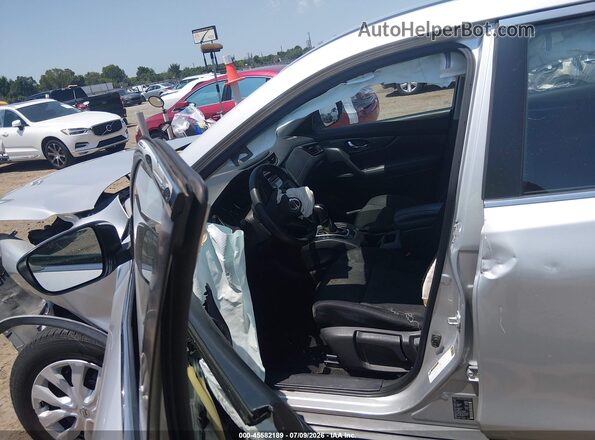 KNMAT2MT8HP615670 2017 NISSAN ROGUE Silver 