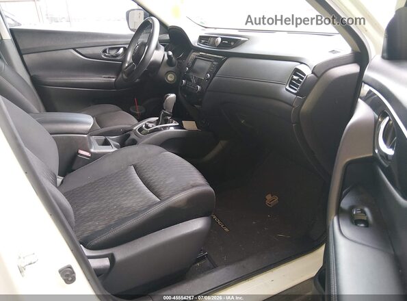 KNMAT2MT8JP578092 2018 NISSAN ROGUE Белый Вид салона спереди