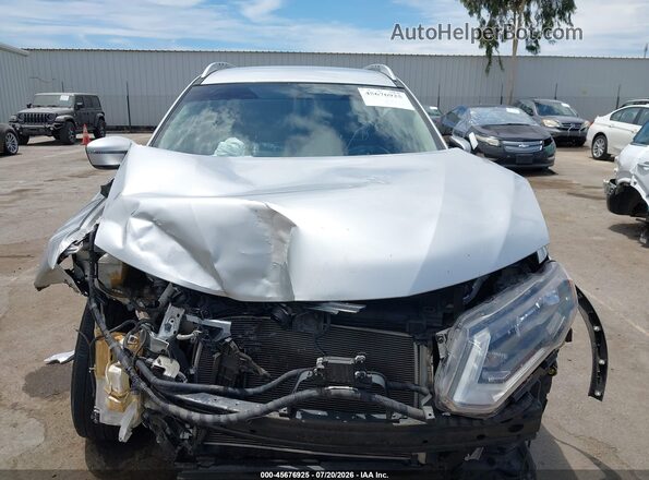 KNMAT2MT8JP605050 2018 NISSAN ROGUE Silver Вид задньої частини салону