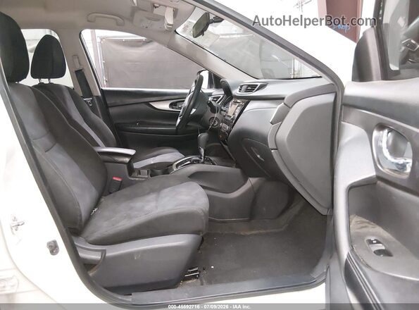 KNMAT2MT9GP606295 2016 NISSAN ROGUE White Front interior view