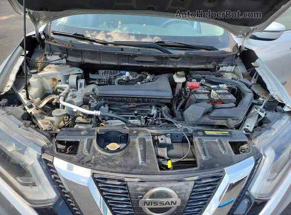 KNMAT2MT9HP574577 2017 NISSAN ROGUE Silver Rear interior view