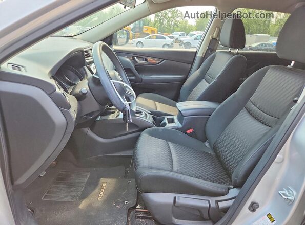 KNMAT2MT9HP574577 2017 NISSAN ROGUE Silver Front interior view