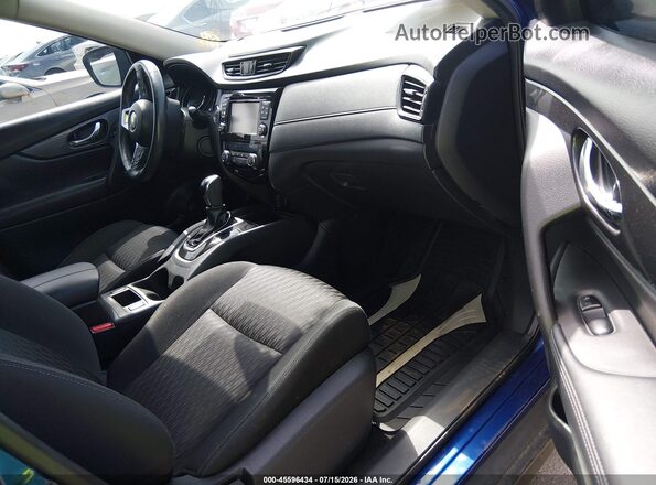 KNMAT2MT9HP575468 2017 NISSAN ROGUE Синий Вид салона спереди