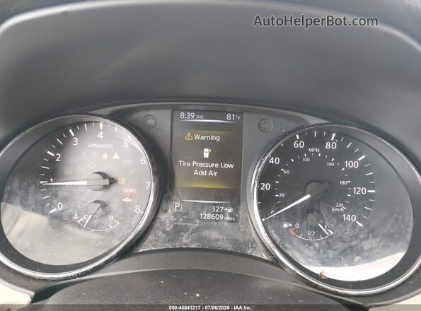 KNMAT2MT9HP585787 2017 NISSAN ROGUE White Հետևի նստատեղերի տեսք