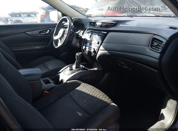 KNMAT2MT9HP589855 2017 NISSAN ROGUE Черный Вид салона спереди