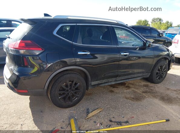 KNMAT2MT9HP589855 2017 NISSAN ROGUE Черный Вид задней части салона