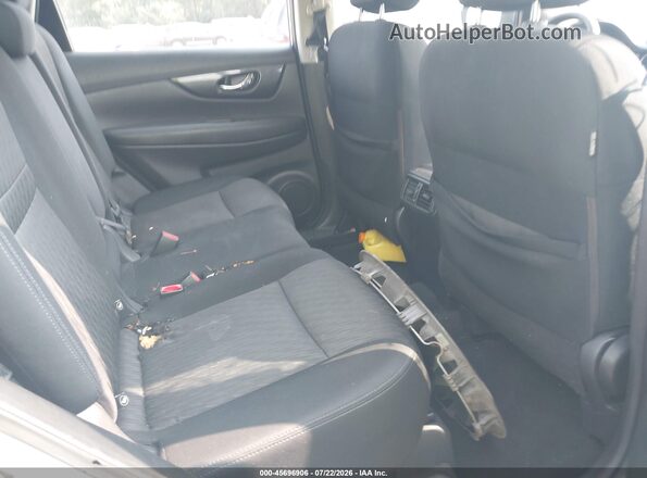 KNMAT2MTXHP509883 2017 NISSAN ROGUE Silver Widok naklejki z numerem VIN
