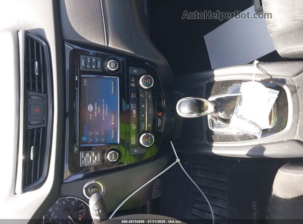 KNMAT2MTXHP564592 2017 NISSAN ROGUE White Dashboard view