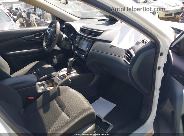 KNMAT2MTXHP564592 2017 NISSAN ROGUE White Front interior view
