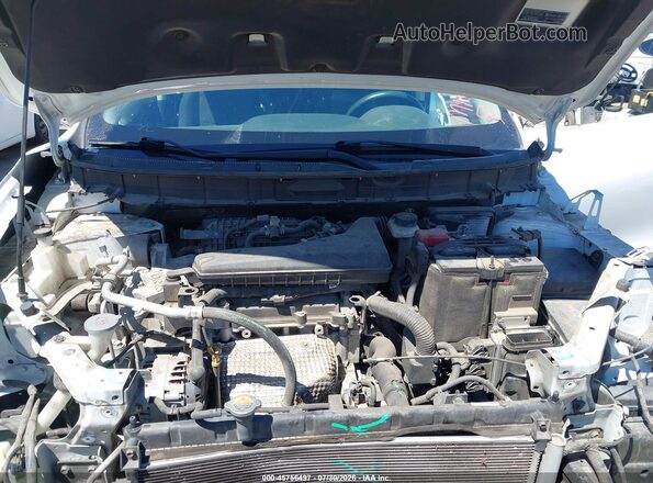 KNMAT2MTXHP577052 2017 NISSAN ROGUE Белый Вид сзади