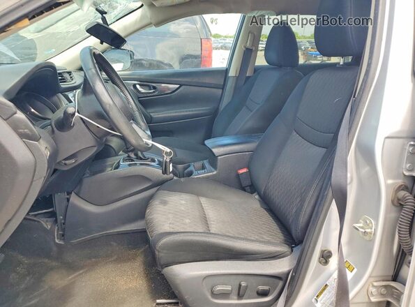 KNMAT2MTXJP506858 2018 NISSAN ROGUE Silver Front interior view