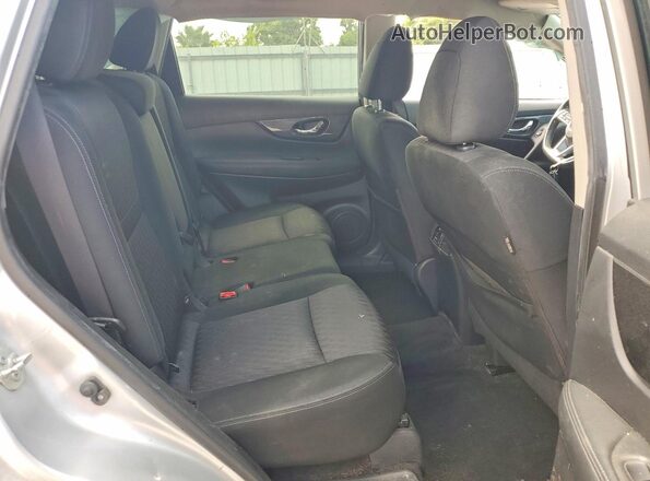 KNMAT2MTXJP506858 2018 NISSAN ROGUE Silver Rear interior view