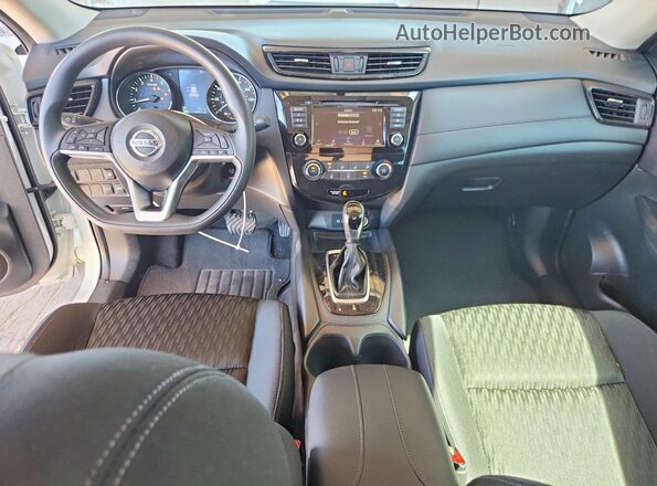 KNMAT2MTXJP537172 2018 NISSAN ROGUE Белый Вид панели приборов