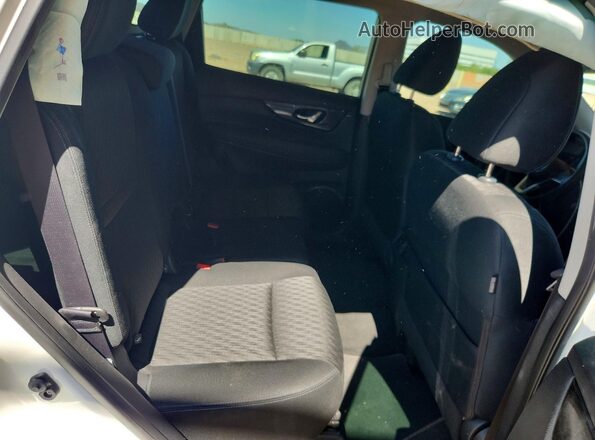 KNMAT2MTXJP537172 2018 NISSAN ROGUE Белый Вид задней части салона