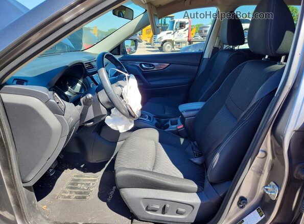 KNMAT2MTXJP613005 2018 NISSAN ROGUE Gray Front interior view