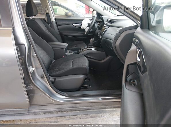 KNMAT2MV0HP509165 2017 NISSAN ROGUE Gray Front interior view