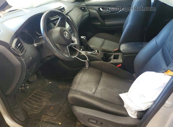KNMAT2MV0HP578406 2017 NISSAN ROGUE Silver Вид салону спереду