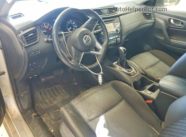 KNMAT2MV0HP578406 2017 NISSAN ROGUE Silver Вид панелі приладів