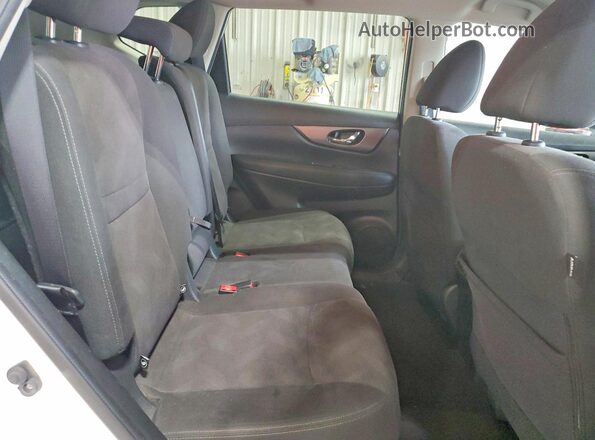KNMAT2MV1GP701502 2016 NISSAN ROGUE White Հետևի նստատեղերի տեսք