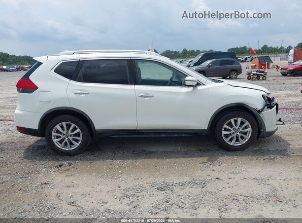 KNMAT2MV1HP524435 2017 NISSAN ROGUE Белый Вид задней части салона
