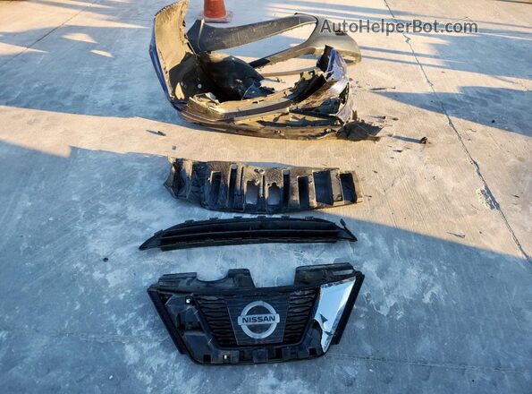 KNMAT2MV1HP591388 2017 NISSAN ROGUE Blue Widok naklejki z numerem VIN
