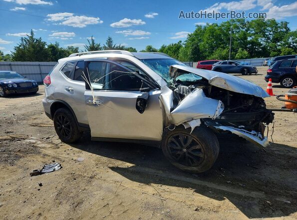 KNMAT2MV1JP565900 2018 NISSAN ROGUE Silver Delantero derecho